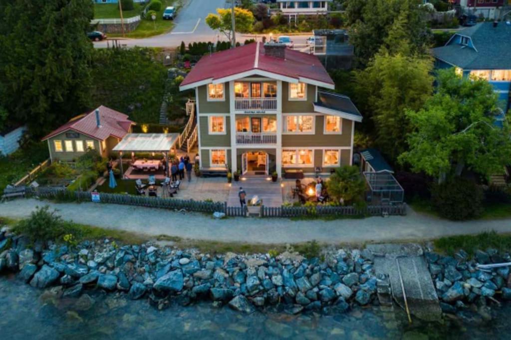 Iconic 3-Story Waterfront 'Marina House' W/ View Vila Gibsons Exterior foto