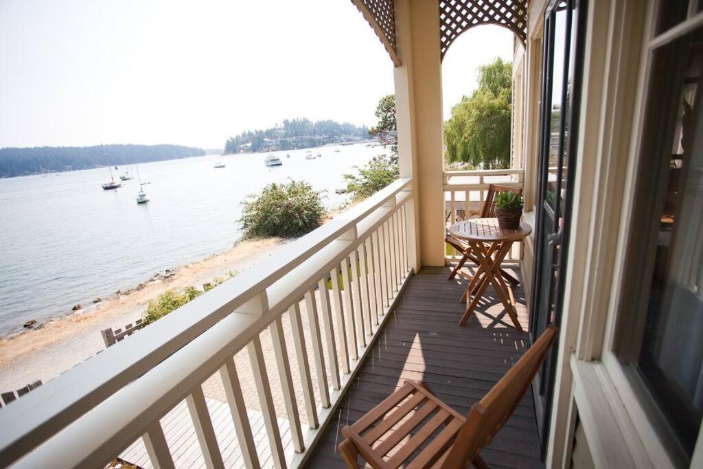 Iconic 3-Story Waterfront 'Marina House' W/ View Vila Gibsons Exterior foto