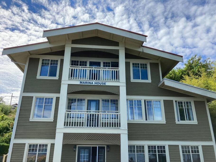 Iconic 3-Story Waterfront 'Marina House' W/ View Vila Gibsons Exterior foto