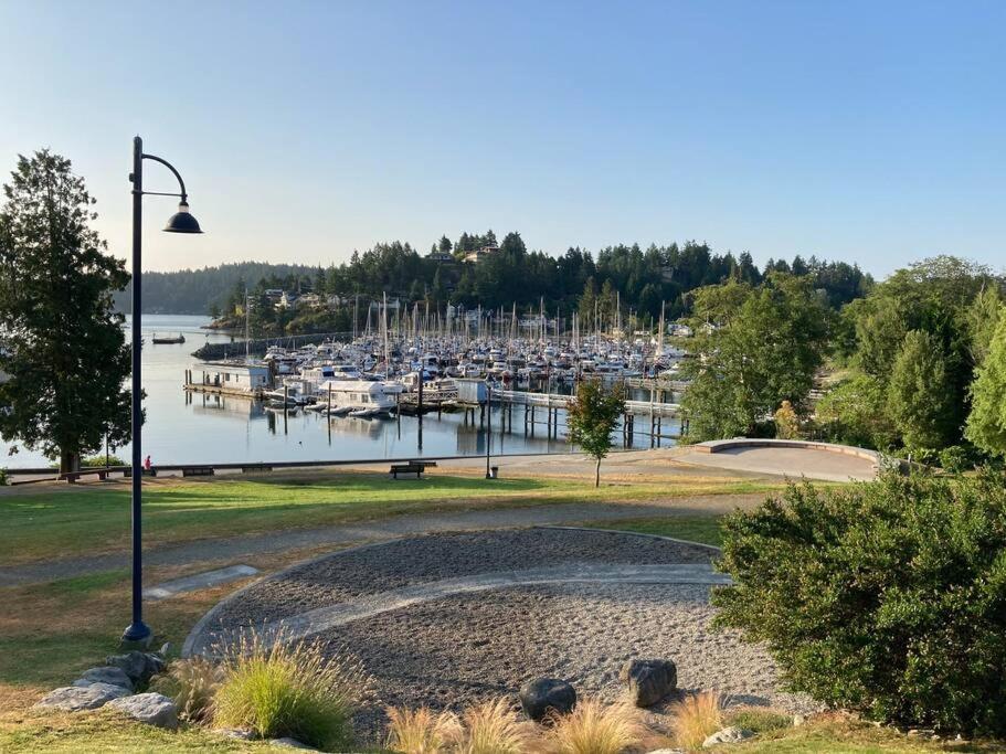 Iconic 3-Story Waterfront 'Marina House' W/ View Vila Gibsons Exterior foto