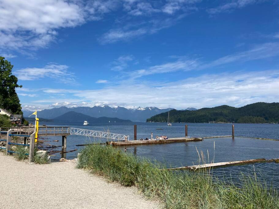 Iconic 3-Story Waterfront 'Marina House' W/ View Vila Gibsons Exterior foto