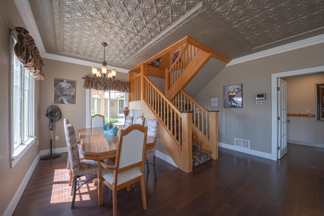 Iconic 3-Story Waterfront 'Marina House' W/ View Vila Gibsons Exterior foto