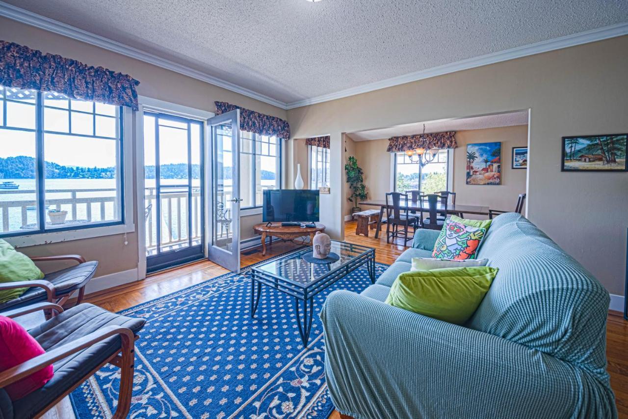 Iconic 3-Story Waterfront 'Marina House' W/ View Vila Gibsons Exterior foto