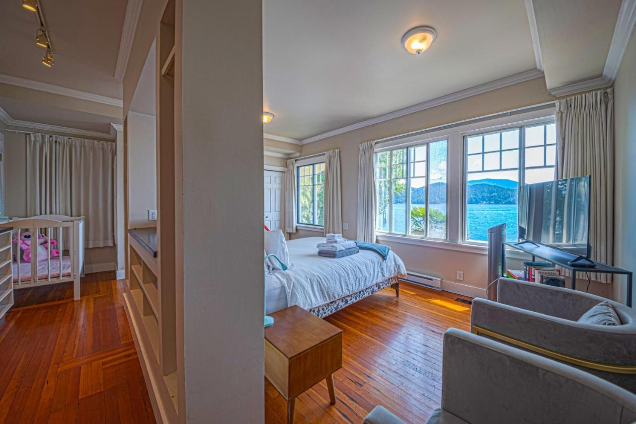 Iconic 3-Story Waterfront 'Marina House' W/ View Vila Gibsons Exterior foto